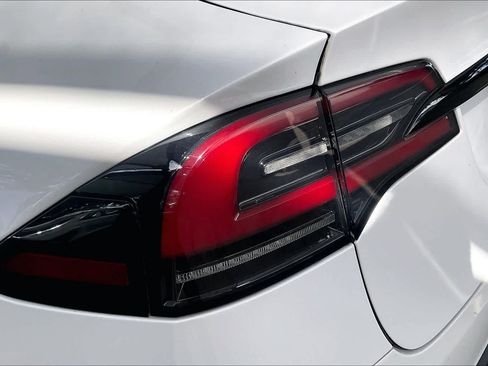 Used 2022 Tesla Model X AWD/4WD image 28