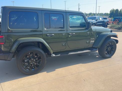 Used 2023 Jeep Wrangler Unlimited Sahara AWD/4WD image 9