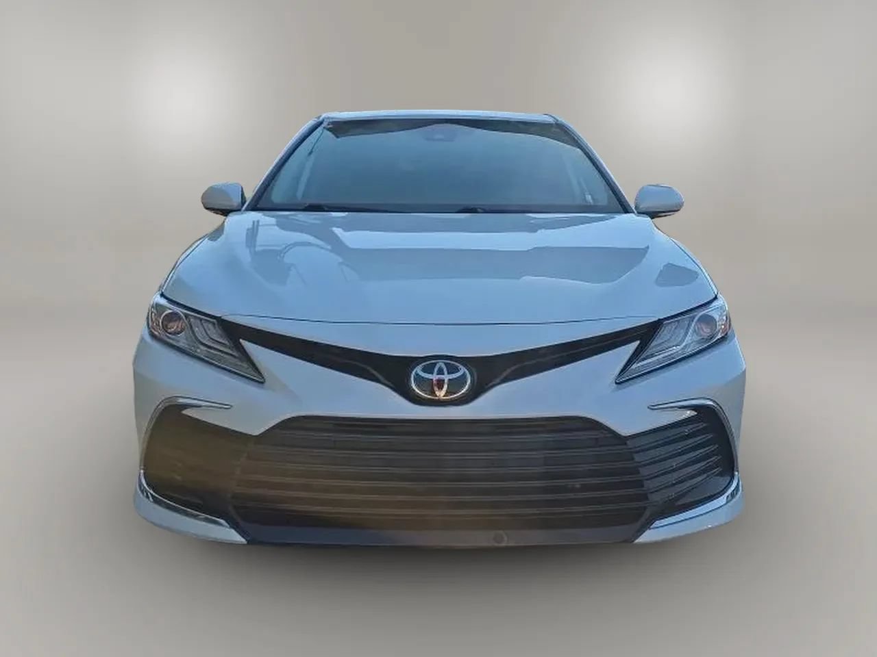 Used 2021 Toyota Camry XLE FWD image 4