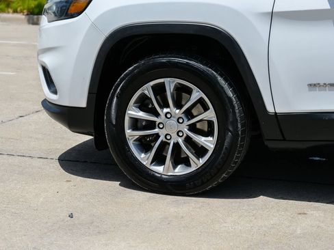 Used 2019 Jeep Cherokee Latitude Plus w/ Comfort/Convenience Group AWD/4WD image 13