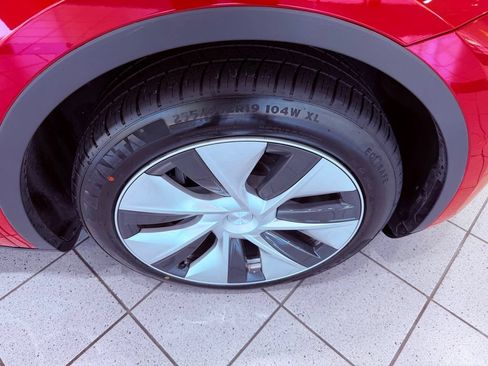 Used 2022 Tesla Model Y Long Range AWD/4WD image 16
