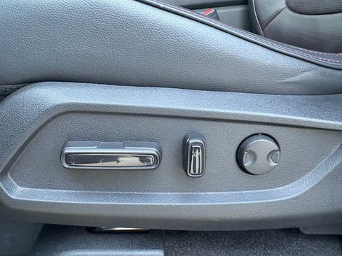 Certified 2025 Honda Pilot Black Edition image 9