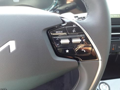 New 2025 Kia Niro EX Touring image 23