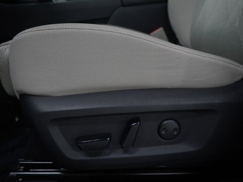 Used 2024 Nissan Rogue SV image 25