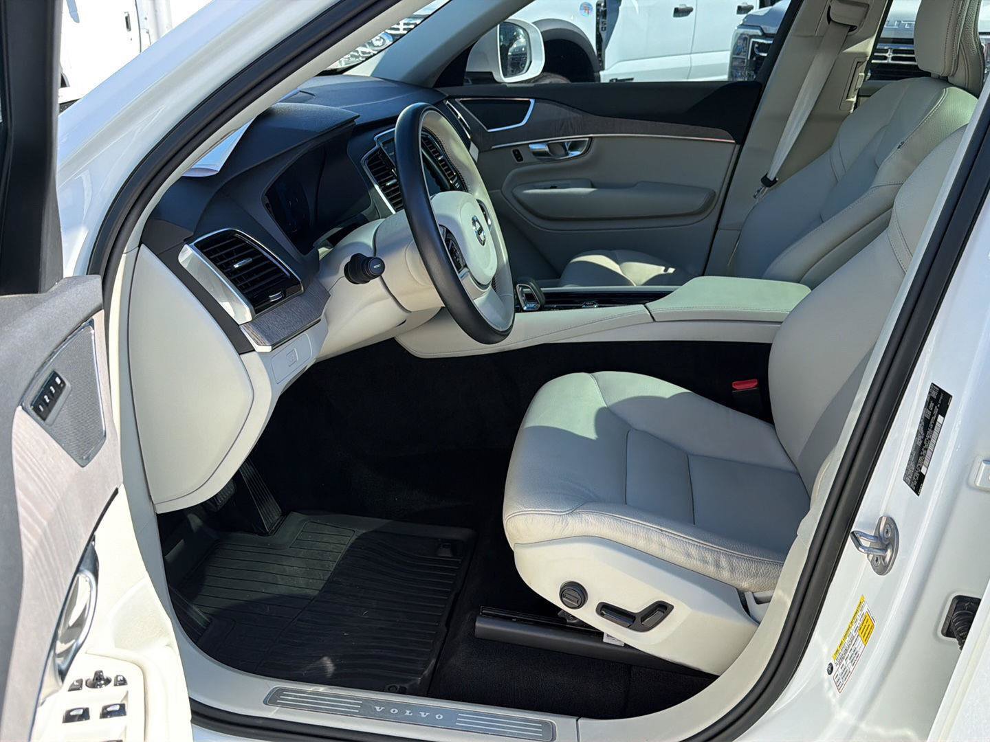 Used 2023 Volvo XC90 B6 Plus w/ Protection Package Premier AWD/4WD image 10