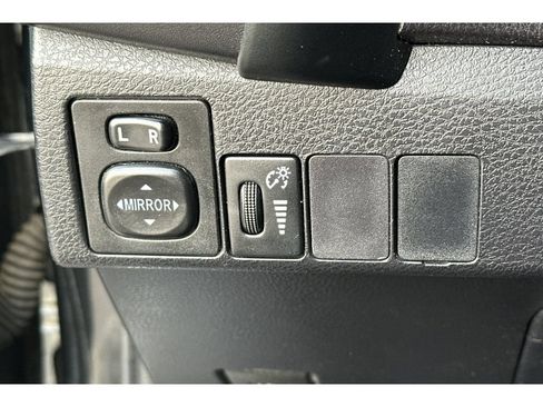 Used 2017 Toyota Corolla SE w/ SE Premium Package FWD image 29