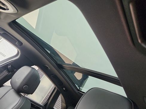 New 2026 Porsche Macan image 12