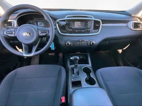 Used 2018 Kia Sorento L image 7