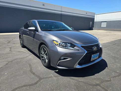 Used 2017 Lexus ES 350 w/ Navigation System Package FWD image 5