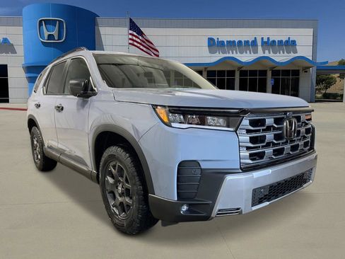 New 2026 Honda Pilot TrailSport image 9