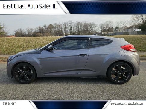 Used 2017 Hyundai Veloster Value Edition image 1