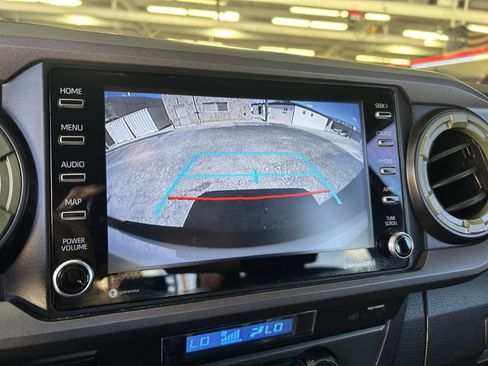 Used 2022 Toyota Tacoma TRD Off-Road w/ Technology Package AWD/4WD image 7