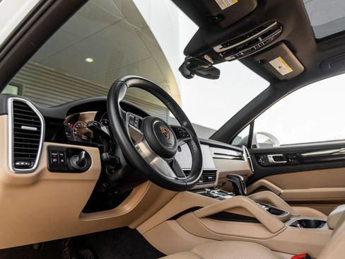 Certified 2023 Porsche Cayenne AWD/4WD image 4