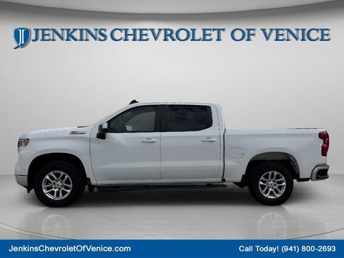 Used 2022 Chevrolet Silverado 1500 LT w/ Z71 Off-Road Package AWD/4WD image 8