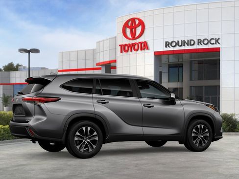 New 2026 Toyota Highlander XLE AWD/4WD image 11