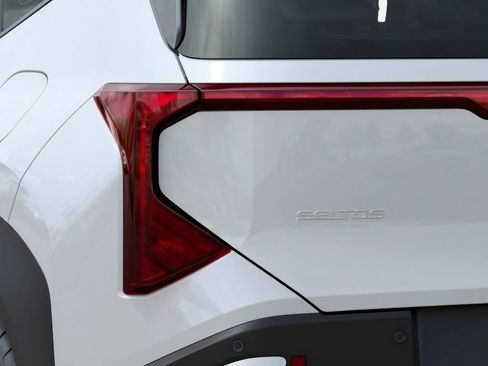 New 2027 Kia Seltos S FWD image 11