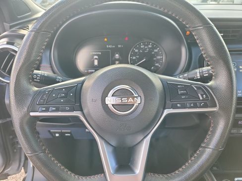 Used 2022 Nissan Kicks SR w/ Interior Electronics Package FWD image 18