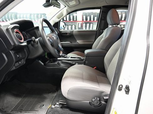 Used 2022 Toyota Tacoma SR image 11