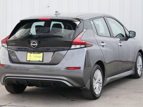Used 2025 Nissan Leaf S image 43