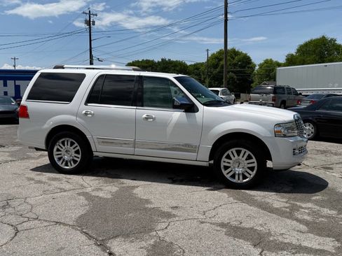 Used 2013 Lincoln Navigator 2WD w/ HD Trailer Tow Pkg image 19