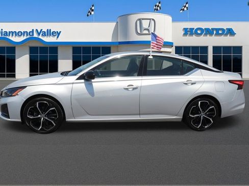 Used 2024 Nissan Altima 2.5 SR FWD image 9