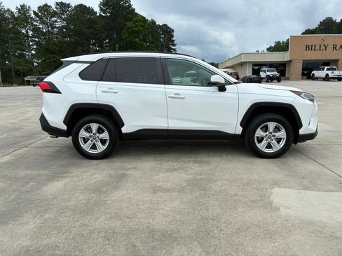 Used 2021 Toyota RAV4 XLE w/ Convenience Package FWD image 5
