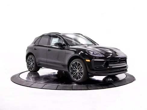 Certified 2026 Porsche Macan AWD/4WD image 9