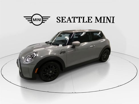 Used 2023 MINI Cooper 2-Door Hardtop image 5