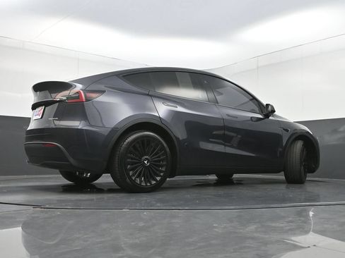 Used 2024 Tesla Model Y Long Range AWD/4WD image 29