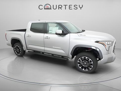 New 2025 Toyota Tundra Limited AWD/4WD image 31