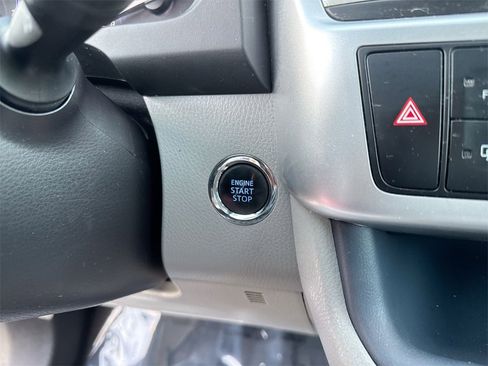 Used 2017 Toyota Highlander XLE image 22