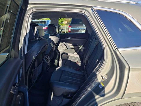 Certified 2025 Audi Q5 2.0T Premium image 18