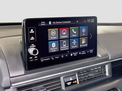Used 2025 Honda Pilot Touring image 9