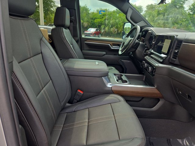 Used 2024 Chevrolet Silverado 2500 High Country w/ High Country Premium Package AWD/4WD image 18