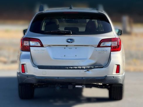 Used 2017 Subaru Outback 2.5i Limited image 4