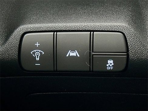 Used 2023 Hyundai Elantra Limited w/ Cargo Package image 10