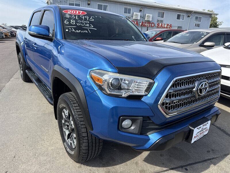 Used 2017 Toyota Tacoma TRD Off-Road w/ Tow Package AWD/4WD image 12