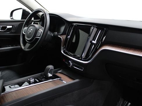 Used 2022 Volvo S60 B5 Momentum AWD/4WD image 29