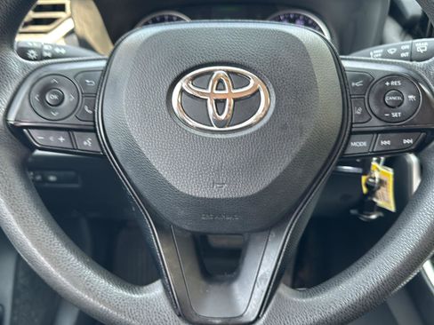 Used 2019 Toyota RAV4 LE AWD/4WD image 11