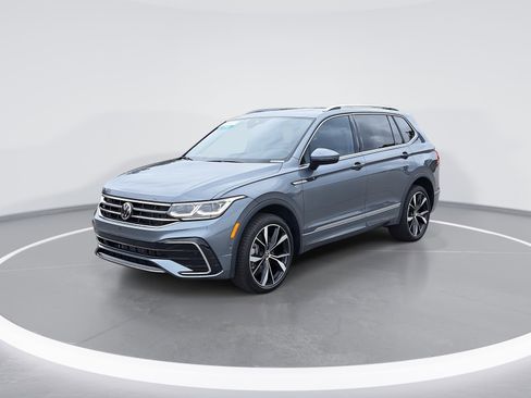 Certified 2024 Volkswagen Tiguan SEL R-Line image 7
