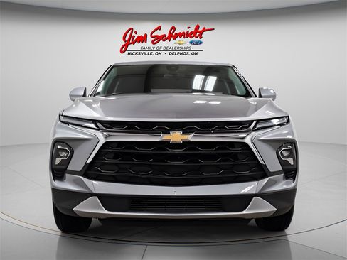 Used 2025 Chevrolet Blazer LT image 2
