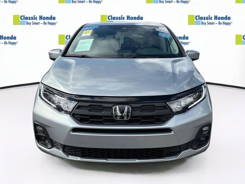 Certified 2025 Honda Odyssey EX-L image 2