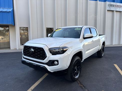 Used 2021 Toyota Tacoma SR image 3