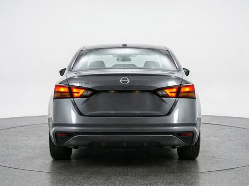 Used 2025 Nissan Altima 2.5 SV FWD image 7