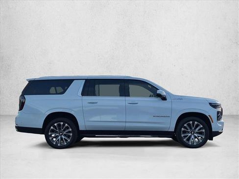 Used 2026 Chevrolet Suburban High Country RWD image 4