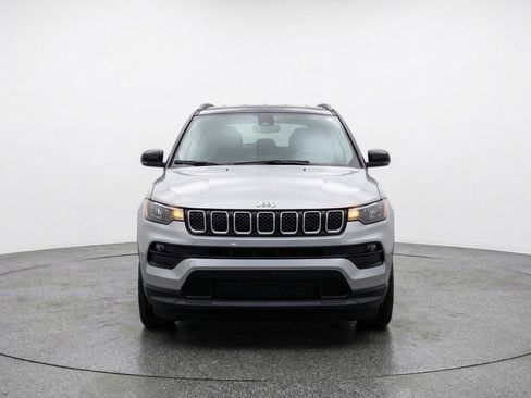 Used 2025 Jeep Compass Limited image 2