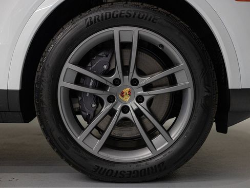 New 2024 Porsche Cayenne Coupe image 12