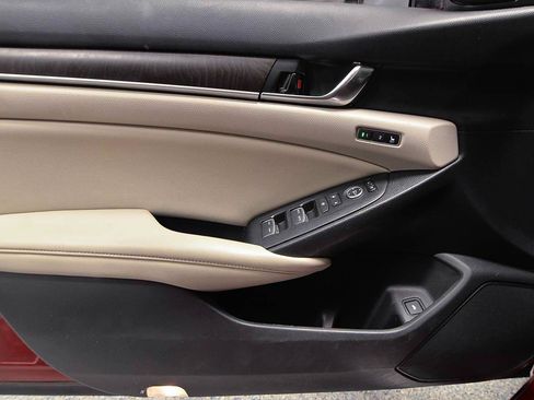 Used 2019 Honda Accord Touring image 6