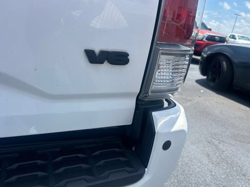 Used 2023 Toyota Tacoma TRD Off-Road w/ Technology Package AWD/4WD image 9