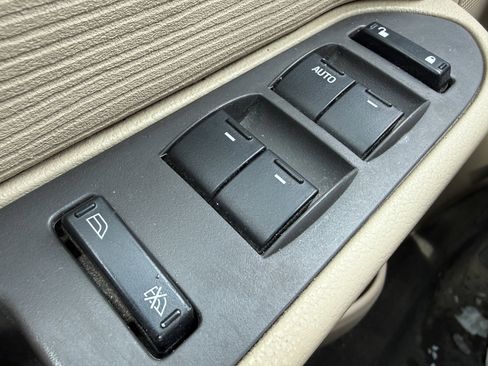 Used 2008 Ford Taurus SEL image 31